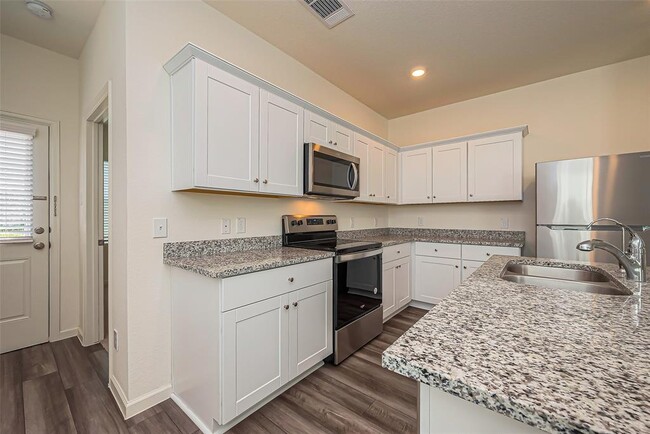 Foto del edificio - 614 Edge Lake Ct