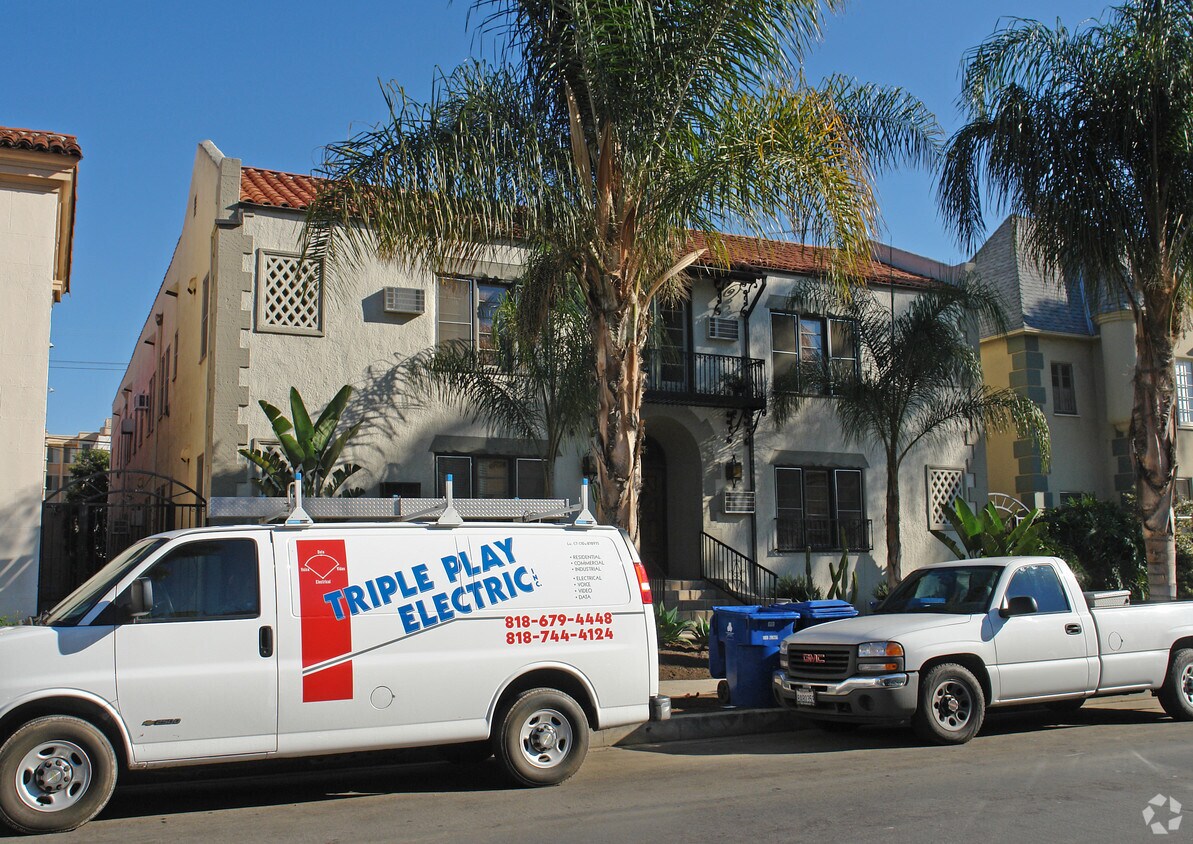 Building Photo - 412 S Cochran Ave