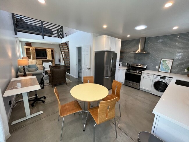 Building Photo - *Prime Westchester Location* Fully-Furnish...