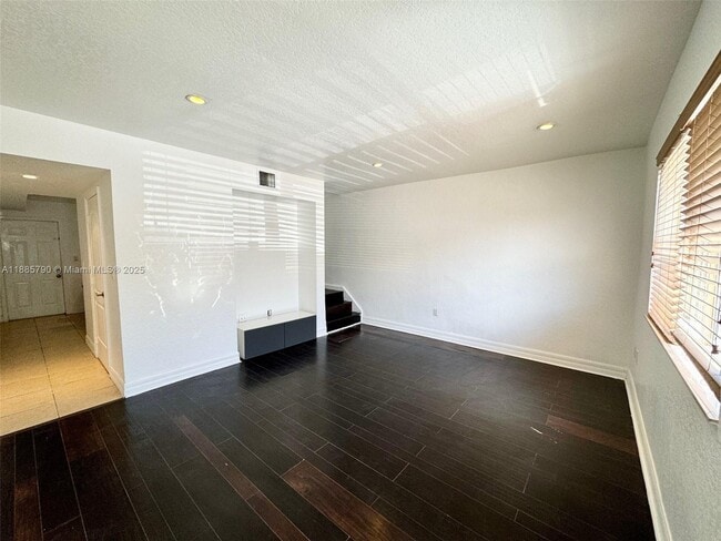 Foto del edificio - 7801 Hispanola Ave