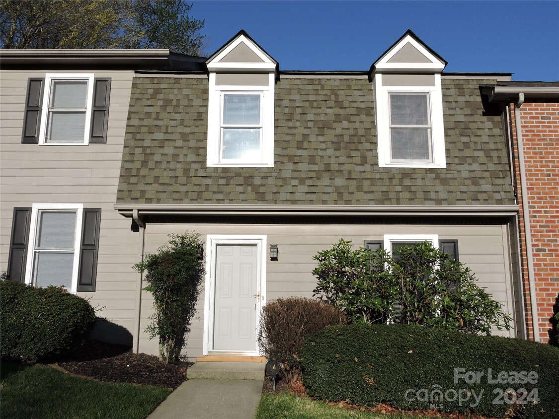 Foto principal - 14 Sleepy Hollow Ln