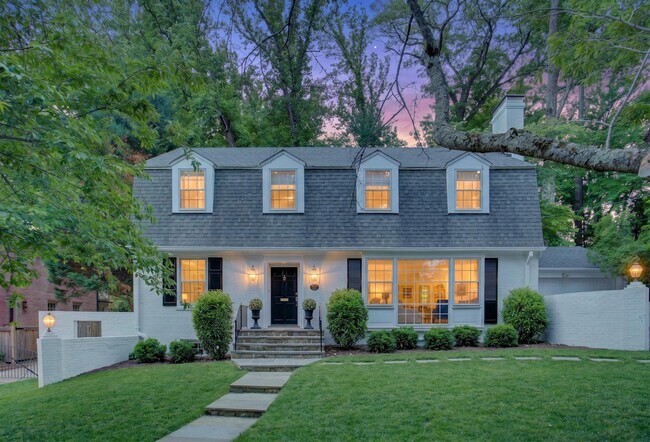 Building Photo - 5973 Searl Terrace
