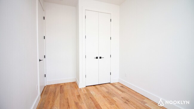 Building Photo - 186 Pulaski St