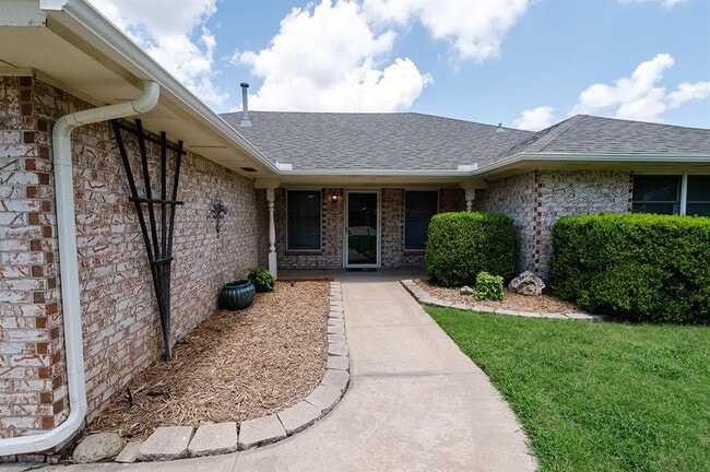 Building Photo - 3215 Woodsboro Dr