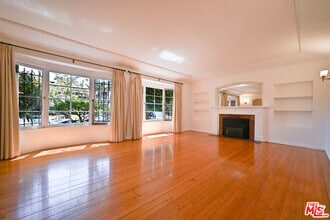 Building Photo - 361 N Mansfield Ave