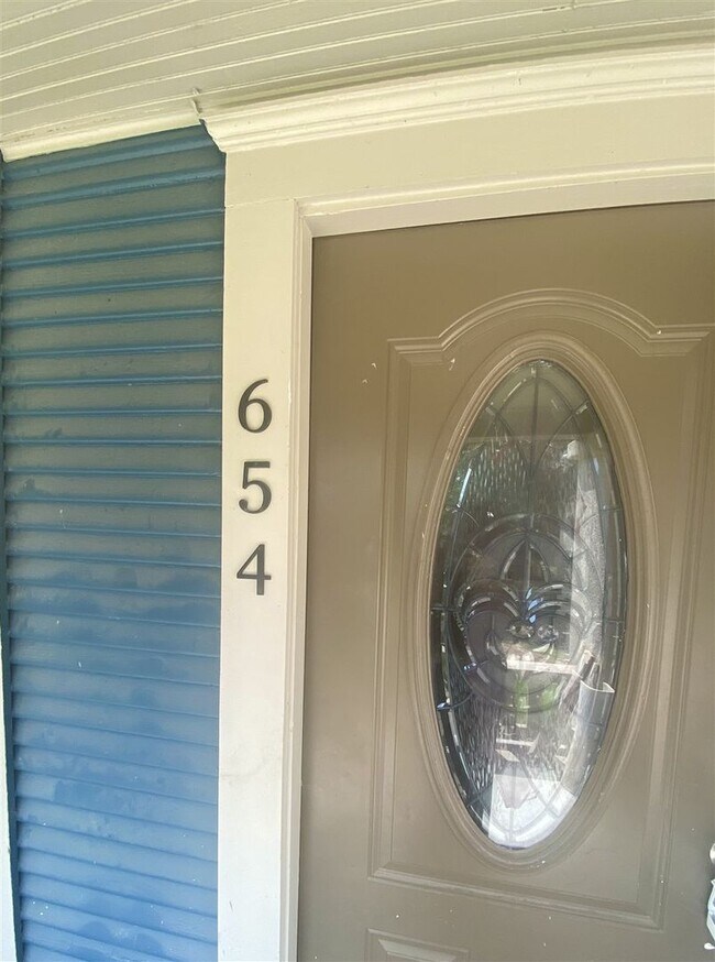 Building Photo - Restored 3 br 2 ba Craftsman style Home fo...