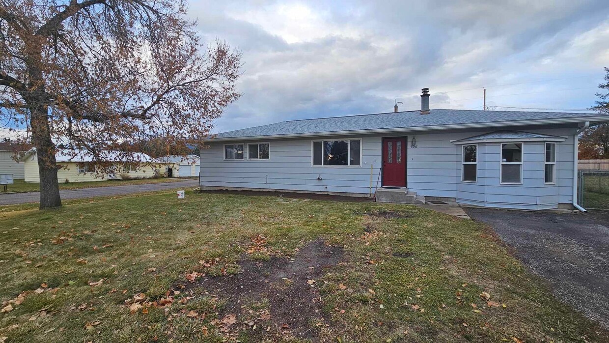 Primary Photo - House in Ronan with Garage