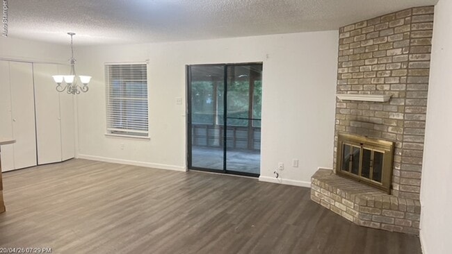 Foto del edificio - 405 Bryan Dr