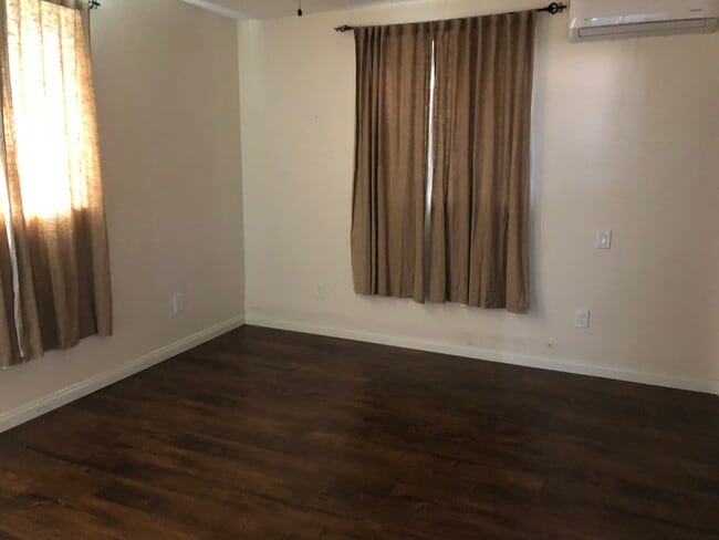 Foto del edificio - 18334 Lorne St