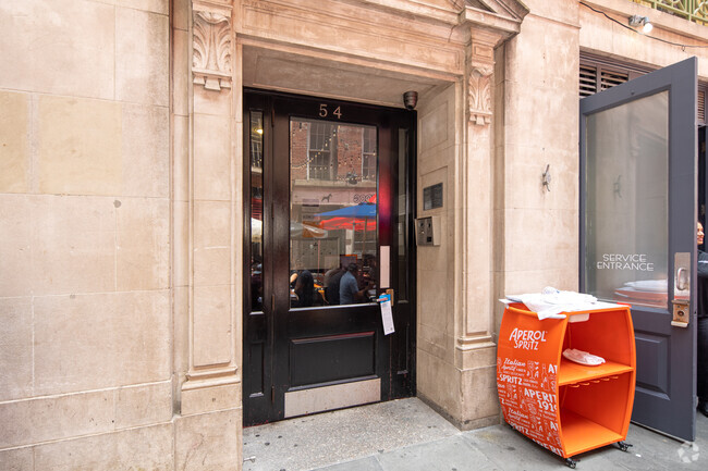 Entrada - 54 Stone St