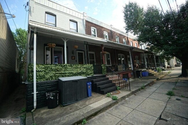 Building Photo - 848 Moyer St