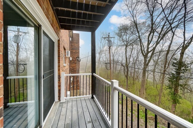 Interior Photo - Cascade Ridge