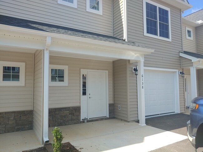 Front view - 6138 Warren Newcomb Dr