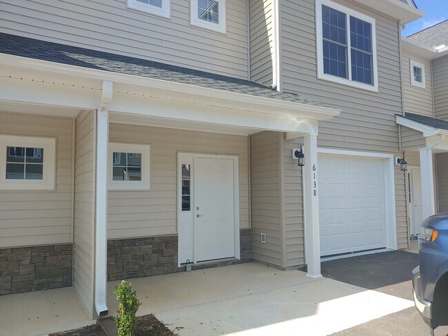 Vista frontal - 6138 Warren Newcomb Dr