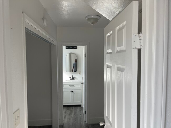 Foto del edificio - 947 E 106th St