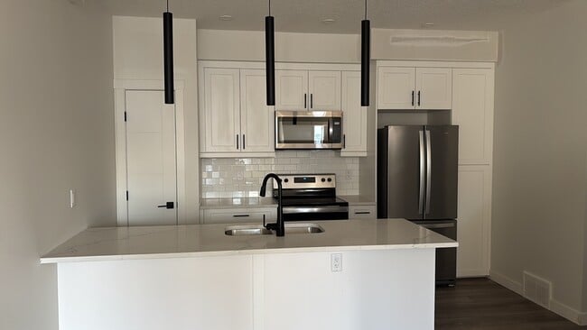 Building Photo - 11012 132 St NW