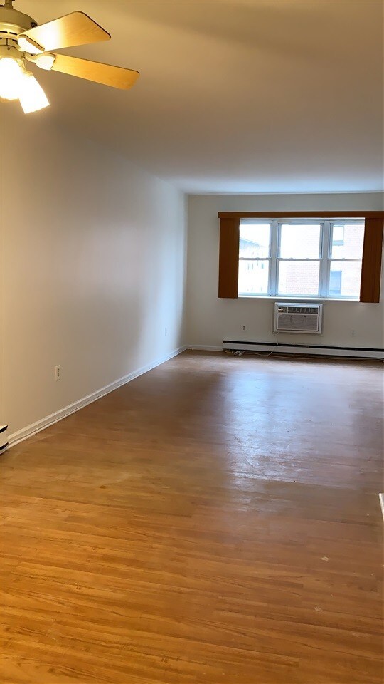Building Photo - 412 68th St