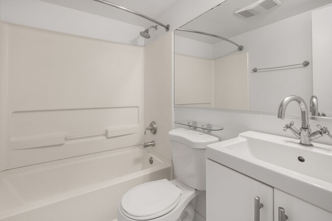 Foto del edificio - Lovely 2 BR/1 BA condo in Anacostia!