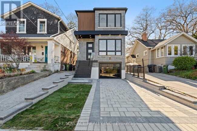 Photo du bâtiment - 122 Warden Ave.