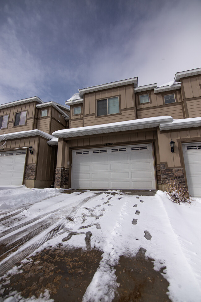 Building Photo - 14792 S Castle End Cove