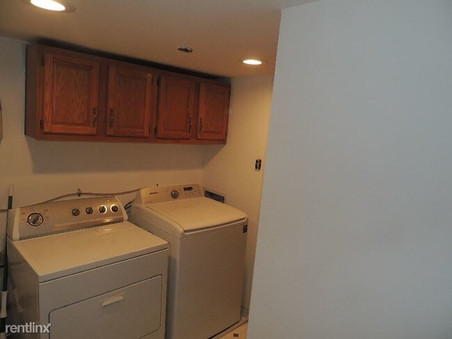 Building Photo - 1304 Chelmsford Cir