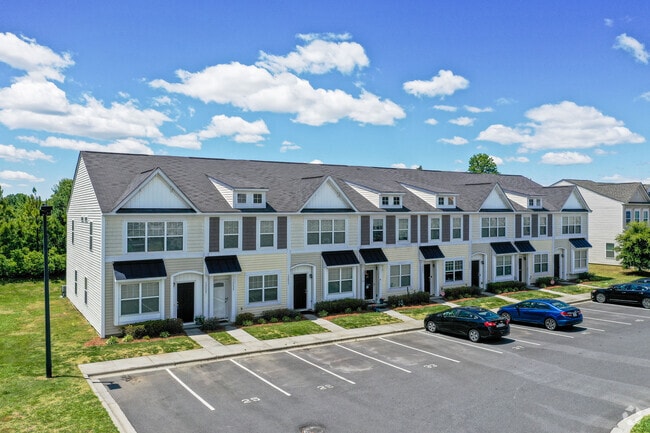 Building Photo - Calloway Glen