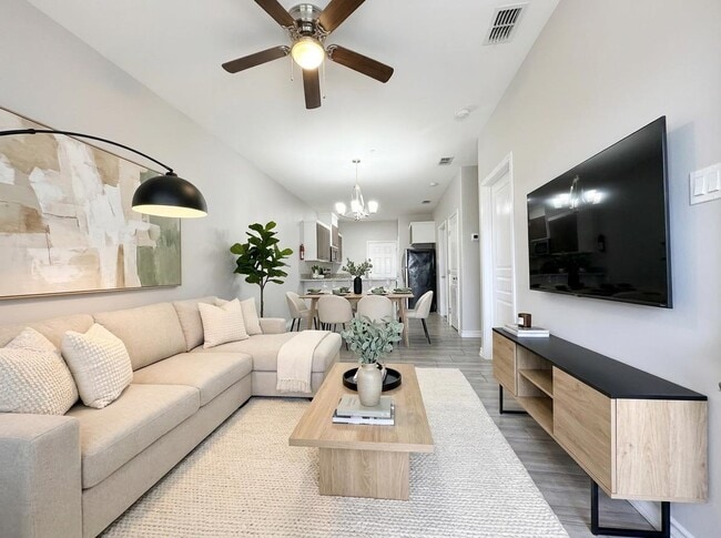 Building Photo - 5601 Cuenca Dr