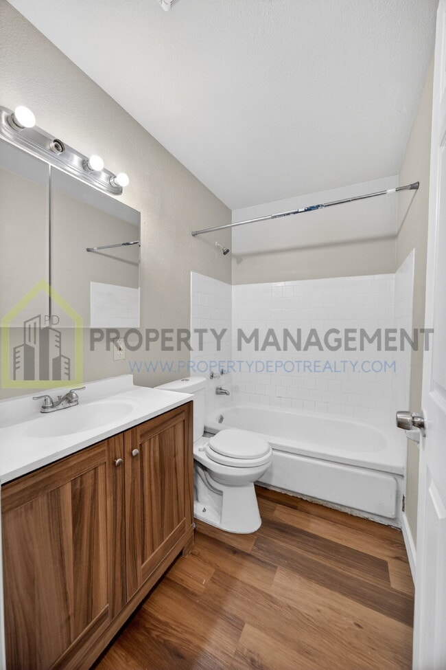 Foto del edificio - 2 Bed 1 Bath Unit!