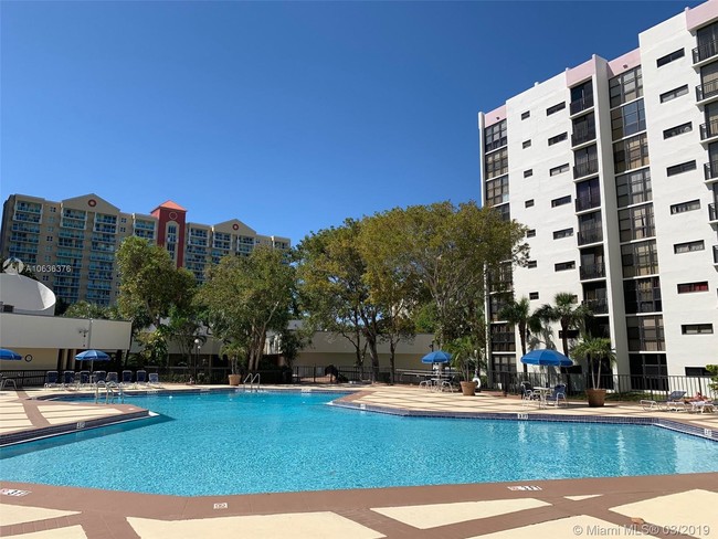 Building Photo - PLAZA OF AMERICAS CONDO