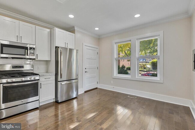 Foto del edificio - 1100 Holbrook Terrace NE