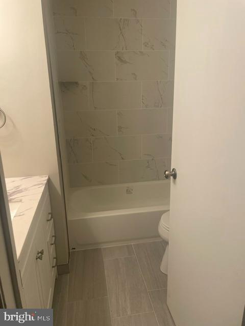 Building Photo - 216 Maple St