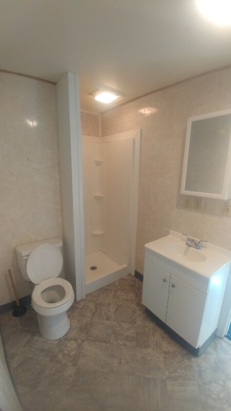 Building Photo - 786 Old Chickies Hill Rd