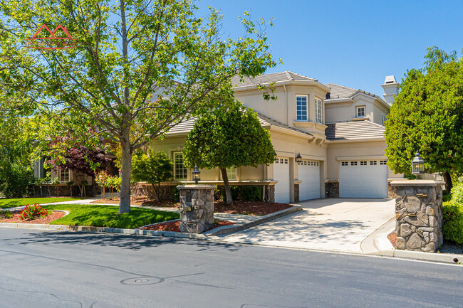 Building Photo - 5662 Country Club Pkwy