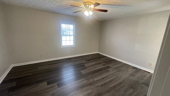 Building Photo - 629 W 16th St