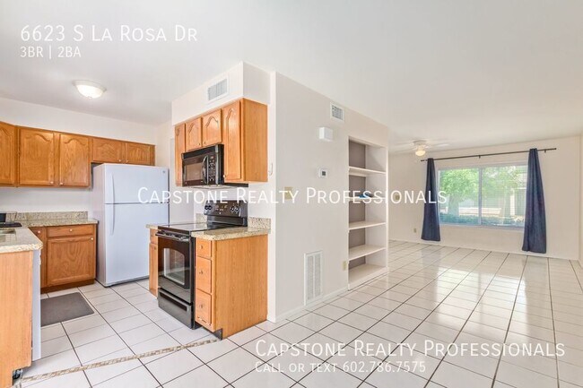 Building Photo - Charming 3 bed 1.5 bath Townhome in Tempe!