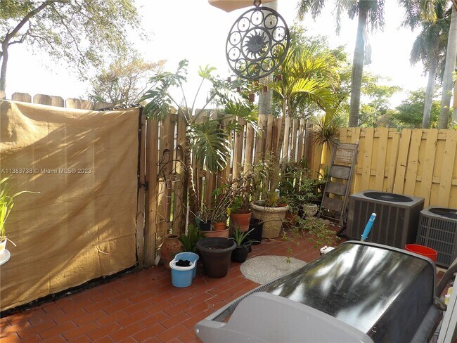 Building Photo - 14260 SW 57th Ln
