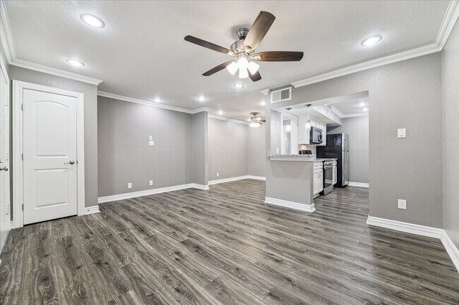 Foto del edificio - 11550 Chimney Rock Rd