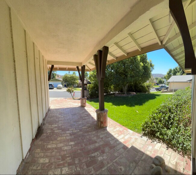 Foto del edificio - 28205 Oaklar Dr