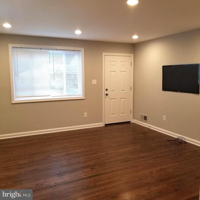 Foto del edificio - 4704 Red Fox Rd