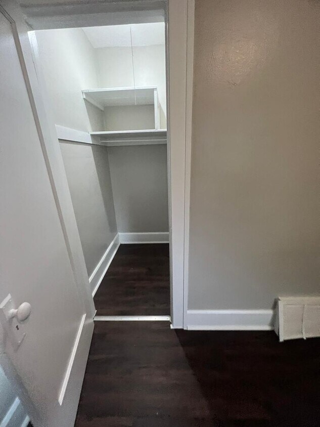 Foto principal - 1220 N Wisconsin St