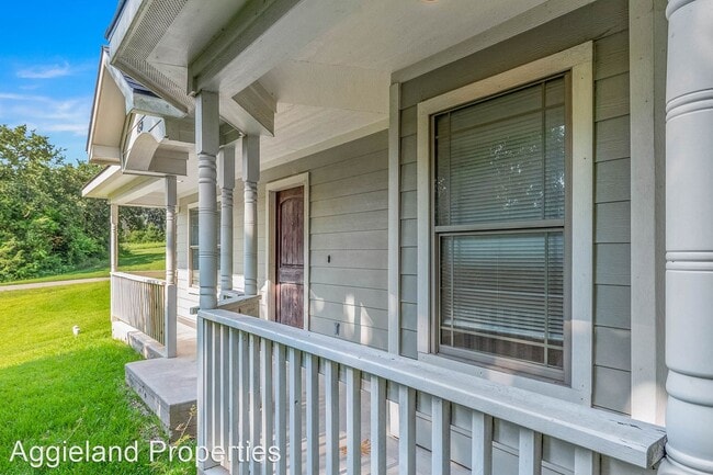 Building Photo - 4 br, 4 bath House - 456 Chimney Hill Drive