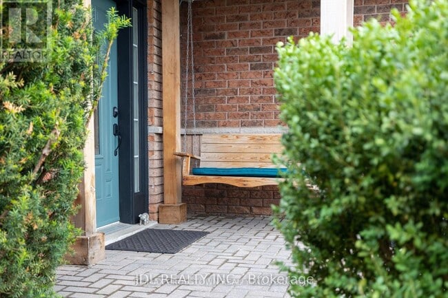 Photo du bâtiment - 241 Emms Dr