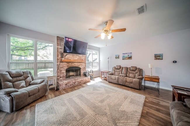 Foto del edificio - 7924 Ember Oaks Dr