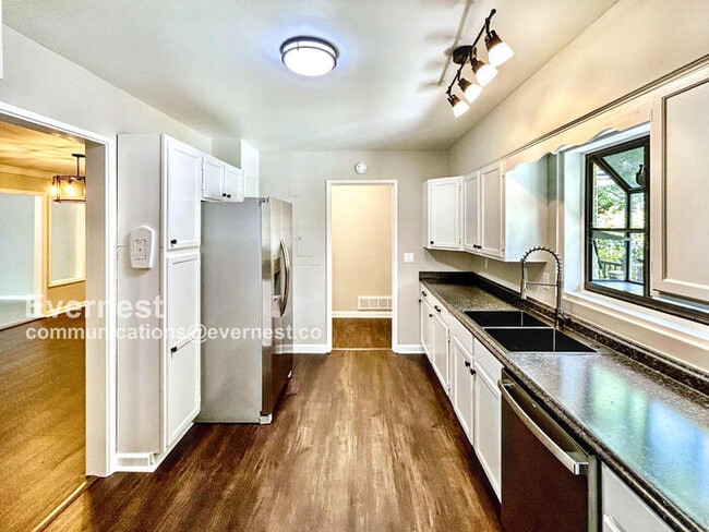 Foto del edificio - 2771 Winding Ln NE