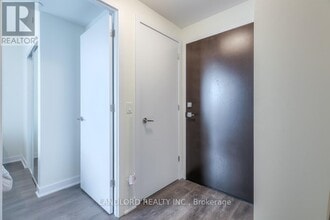 Building Photo - 2221 Yonge St