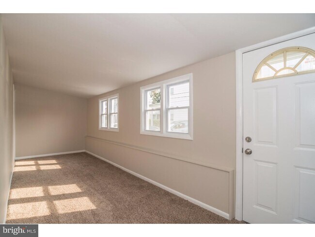 Building Photo - 439 Leedom St