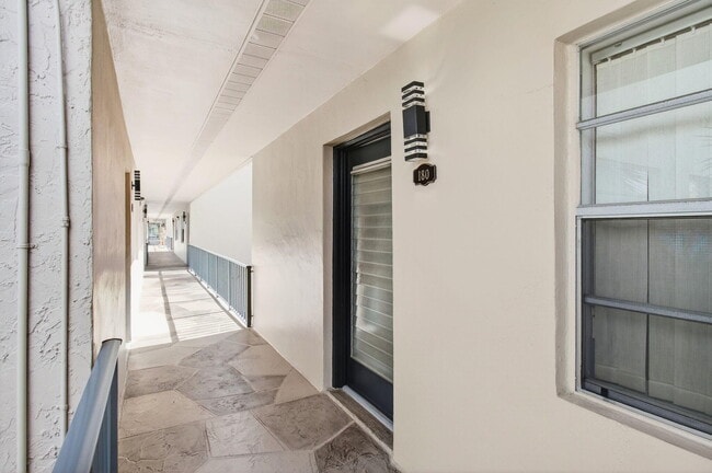 Building Photo - 180 Flanders C