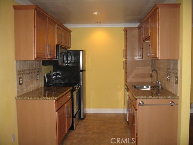 Building Photo - 310 Miraleste Dr