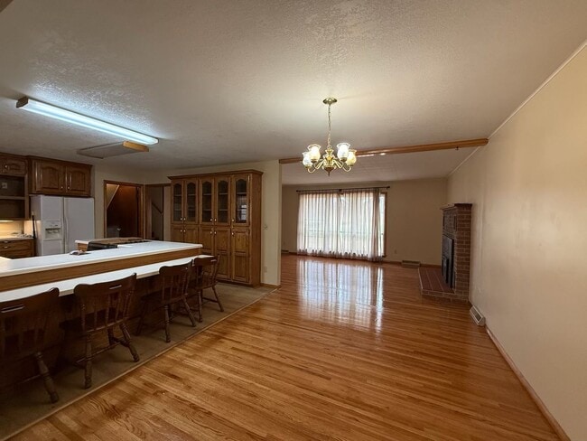 Building Photo - Country living - 3 bedroom 3 bath home for lease