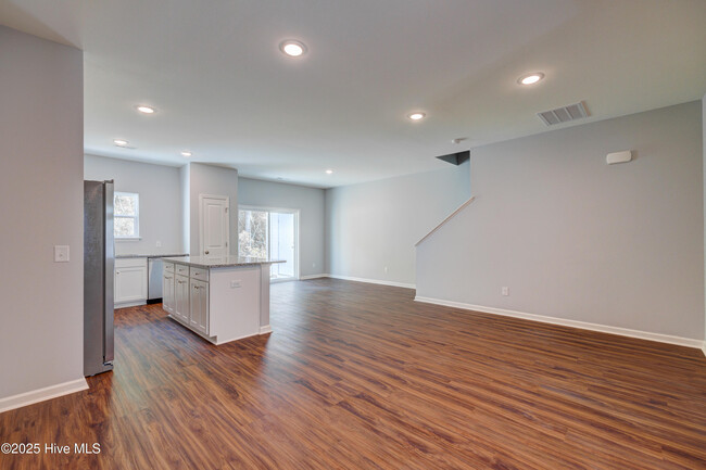 Foto del edificio - 9096 Laurel Bay Ln